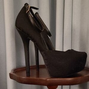 Wild Diva Stilettos Sz.7.5